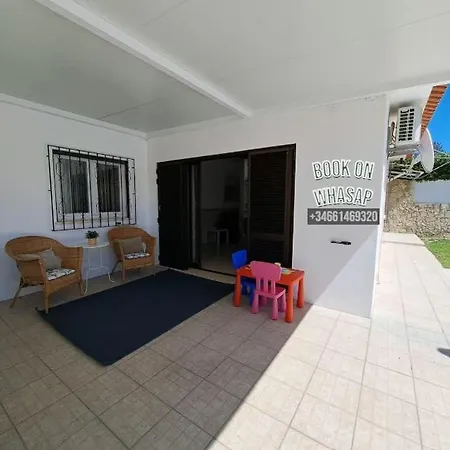 Prázdninový dům Near 4 Bedrooms With Pool!