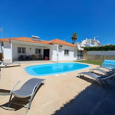 Near 4 Bedrooms With Pool! Prázdninový dům *
