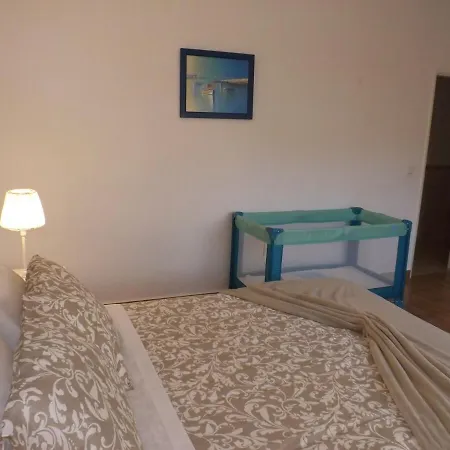 Near 4 Bedrooms With Pool! *