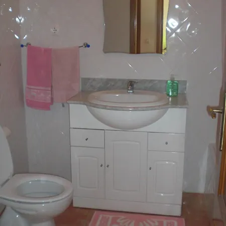 Tatil Evi Near 4 Bedrooms With Pool! Olhos de Agua (Albufeira)