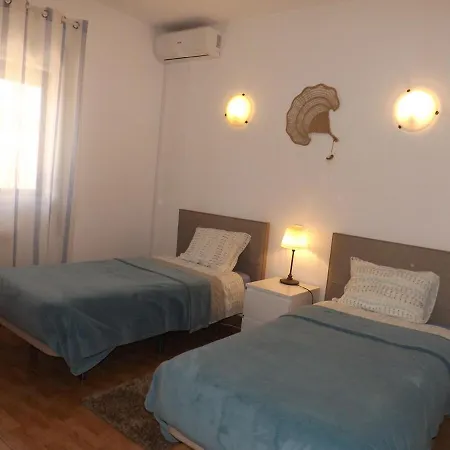 Near 4 Bedrooms With Pool! *