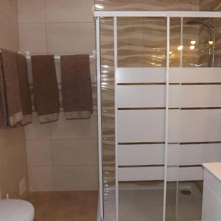 Near 4 Bedrooms With Pool!