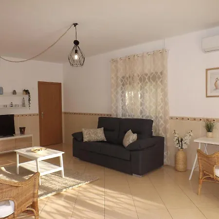 Near 4 Bedrooms With Pool! Olhos de Agua (Albufeira)