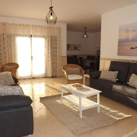Near 4 Bedrooms With Pool! Prázdninový dům