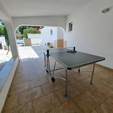 Near 4 Bedrooms With Pool! *