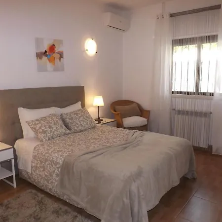 Tatil Evi Near 4 Bedrooms With Pool!